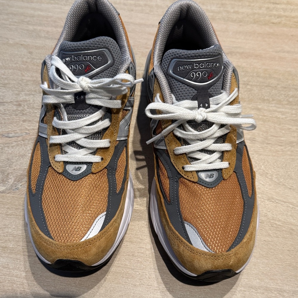 New Balance 990V6